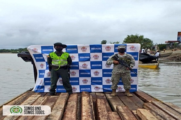 En el-Llitoral del San Juan y Quibdó incautamos gran cargamento de madera En-el-Litoral-del-San-Juan-y-Quibdó-incautamos-gran-cargamento-de-madera