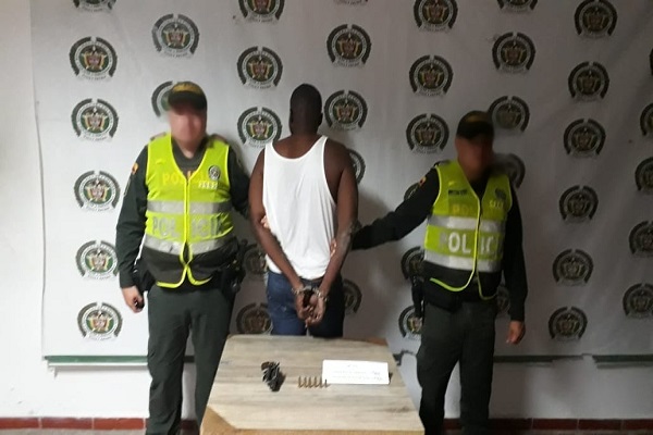 En Quibdó capturamos un ciudadano por porte ilegal de arma de fuego.  En-Quibdó-capturamos-un-ciudadano-por-porte-ilegal-de-arma-de-fuego.