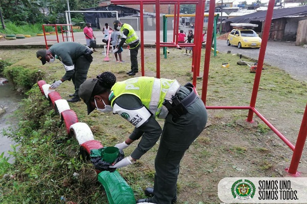 En un esfuerzo entre la comunidad y la Policía recuperamos un parque del barrio minuto de dios de Quibdó En-un-esfuerzo-entre-la-comunidad-y-la-Policía-recuperamos-un-parque-del-barrio-minuto-de-dios-de-Quibdó