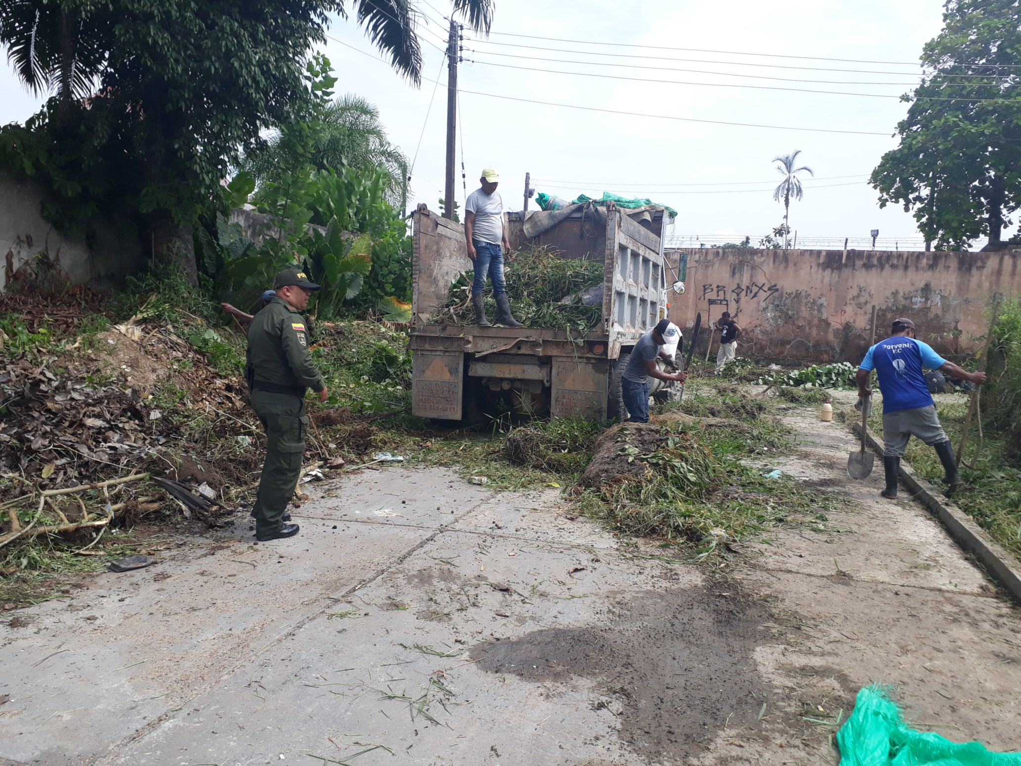 En coordinación con los líderes de la comunidad y la alcaldía, se mejora ese sector de la ciudad