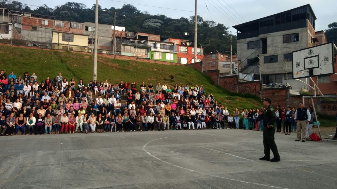 En el colegio Sinai mejoramos los entornos escolares  En el colegio Sinai mejoramos los entornos escolares