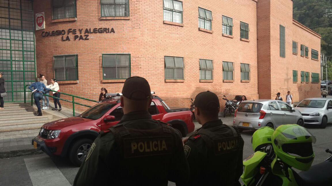 Prevenimos que los colegios estén libres de drogas  Prevenimos que los colegios estén libres de drogas