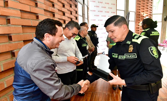entrega de reconocimientos a ponentes
