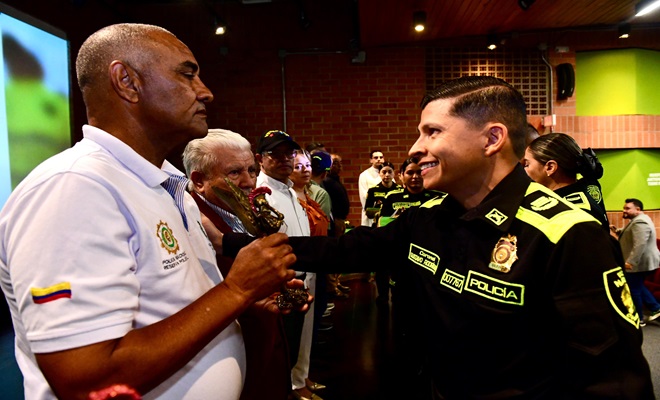 Veteranos de la Policía, símbolo de honor y compromiso con la patria Veteranos de la Policía, símbolo de honor y compromiso con la patria