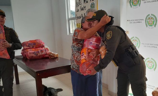 Madres cabeza de familia recibieron mercado Intervención del grupo de Prevención y Educación Ciudadana