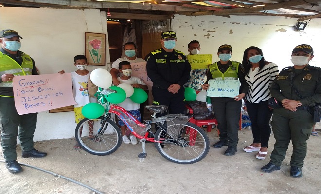 Policía Metropolitana le cumple el sueño a Moisés en esta navidad Policía Metropolitana le cumple el sueño a Moisés en esta navidad