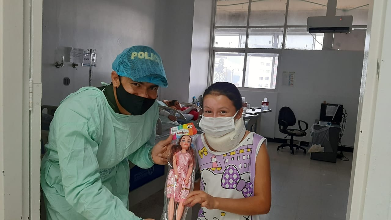 ENTREGA DE KITS Y JUGUETES A LOS NIÑOS DEL HUS 2 ENTREGA DE KITS Y JUGUETES A LOS NIÑOS DEL HUS 2