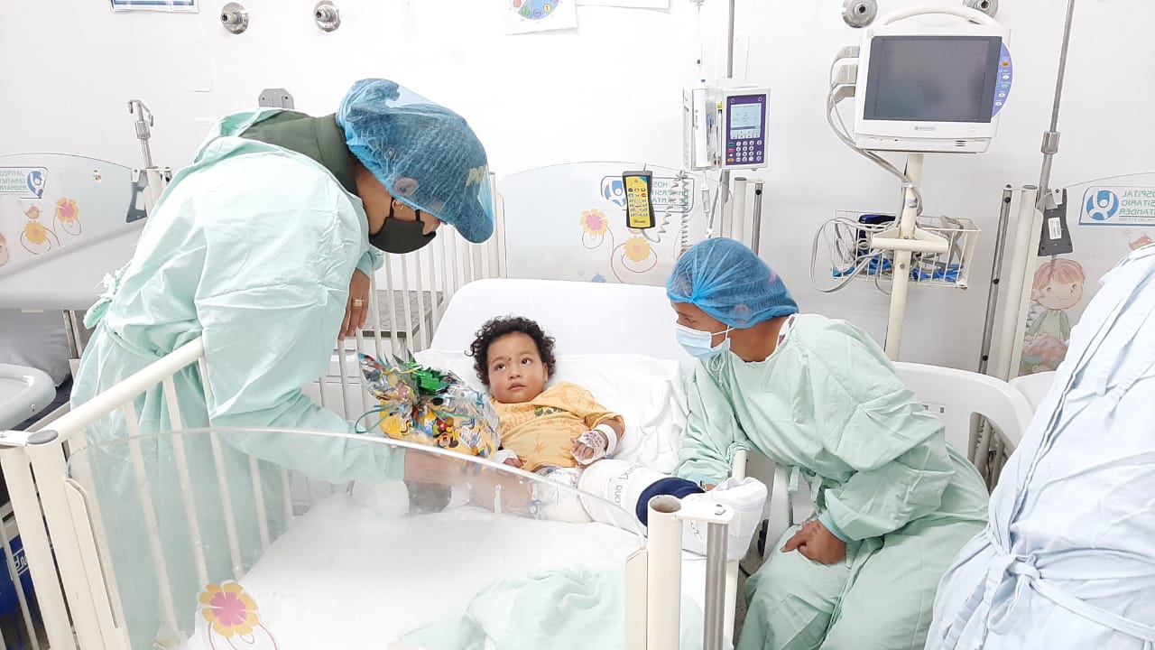 ENTREGA DE KITS Y JUGUETES A LOS NIÑOS DEL HUS 3 ENTREGA DE KITS Y JUGUETES A LOS NIÑOS DEL HUS 3