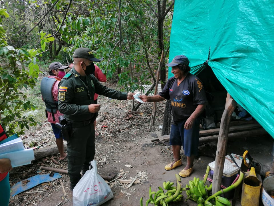 Entrega de ayudas a Adultos mayores entrega_de_mercado