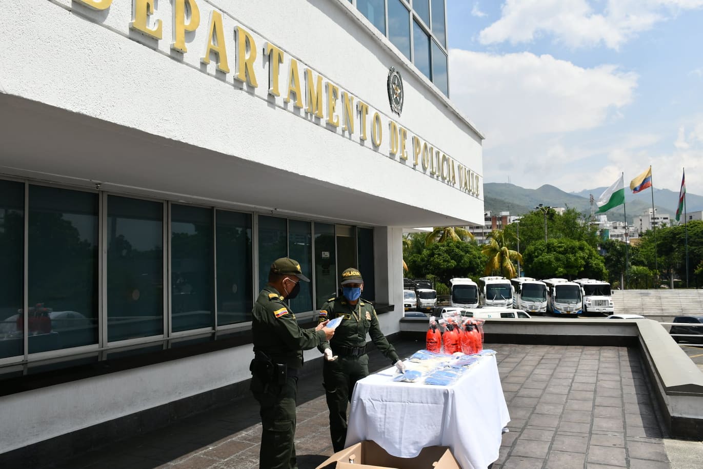 entrega equipos bioseguridad policia valle entrega-equipos-bioseguridad-policia-valle