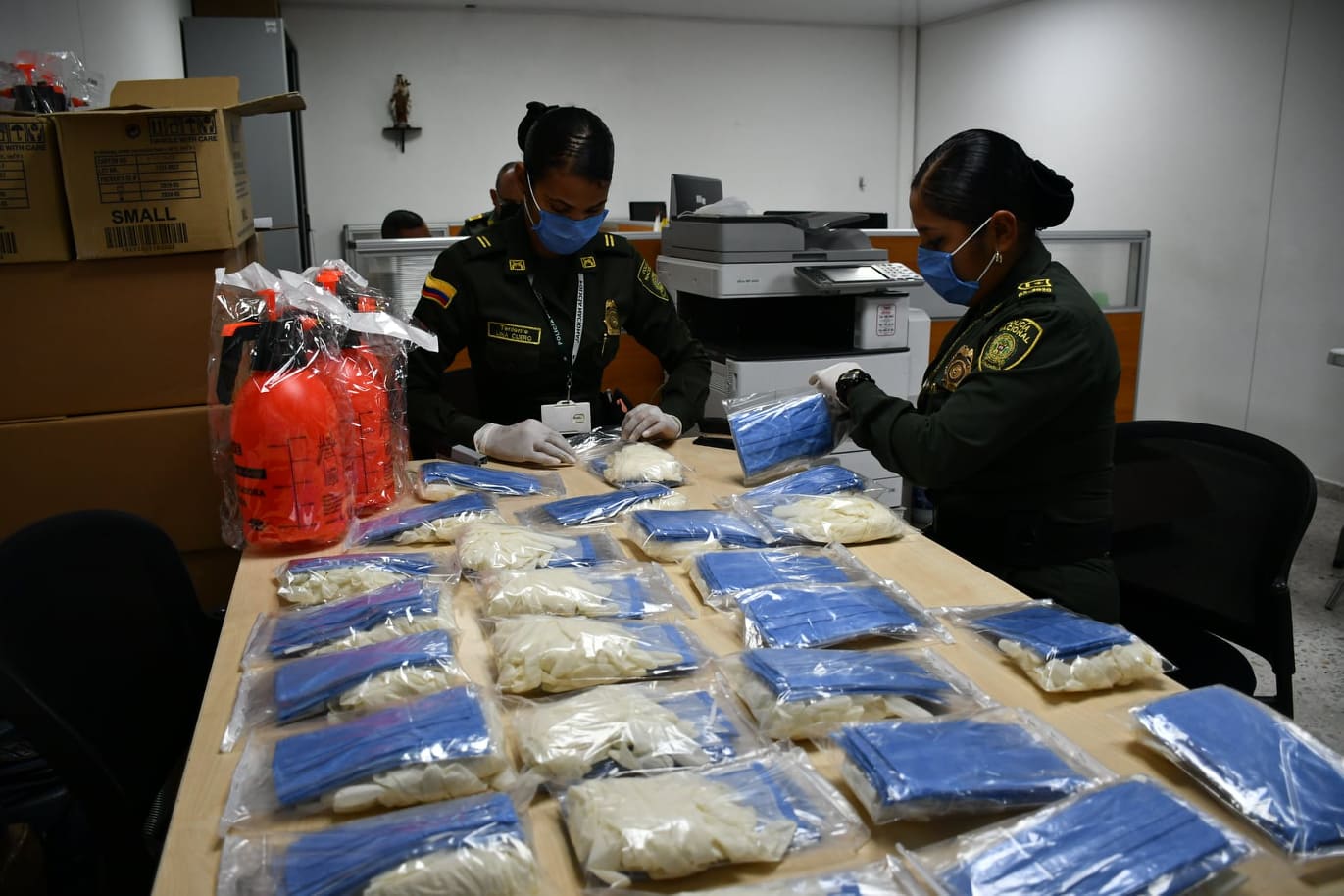 entrega equipos bioseguridad policia valle entrega-equipos-bioseguridad-policia-valle