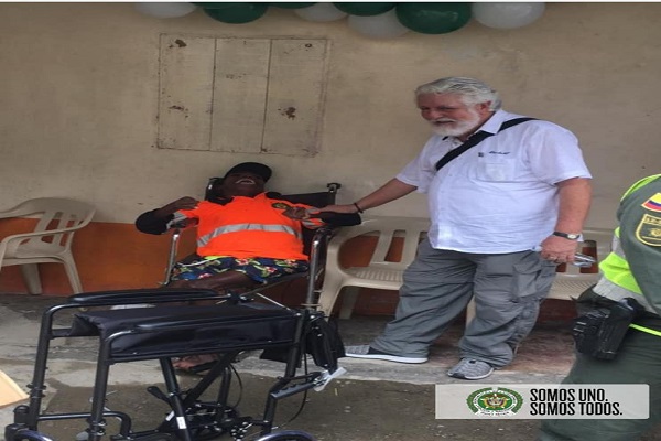 Entregamos silla de rueda a joven con discapacidad Entregamos-silla-de-rueda-a-joven-con-discapacidad