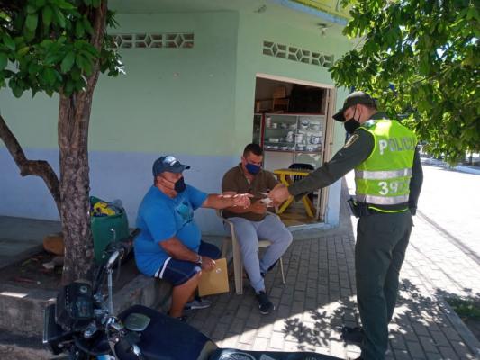 Entrega de material informativo  entregando_volantes