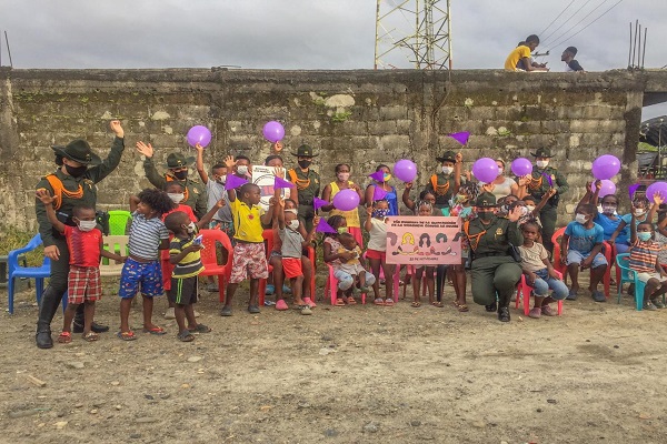 Escuadrón femenino de operaciones rurales apoya labores con comunidades vulnerables en Quibdó Escuadrón-femenino-de-operaciones-rurales-apoya-labores-con-comunidades-vulnerables-en-Quibdó