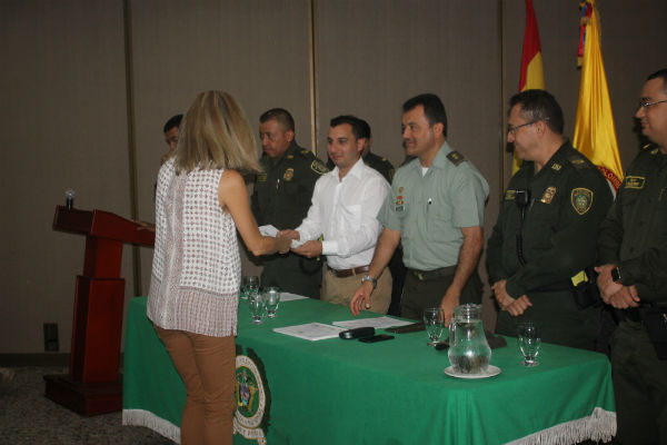 Graduación-239-líderes-cívicos-en-espacios-pedagógicos. Graduación-239-líderes-cívicos-en-espacios-pedagógicos.