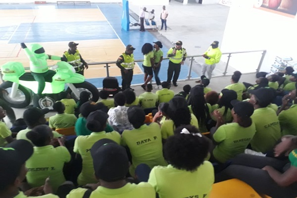 Estudiantes de diferentes colegios de Quibdó, recibieron taller y kits de prevención vial Estudiantes-de-diferentes-colegios-de-Quibdó,-recibieron-taller-y-kits-de-prevención-vial