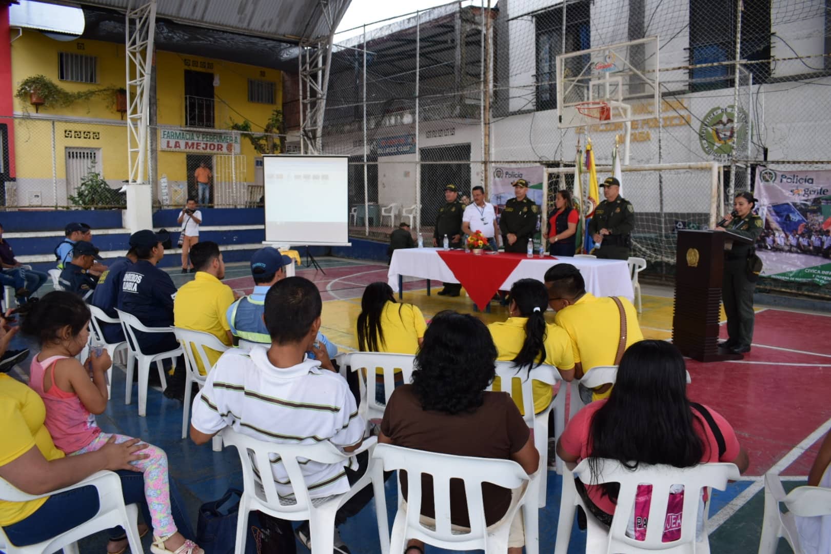 Con la comunidad como testigo se llevó a cabo este evento evento_protocolario