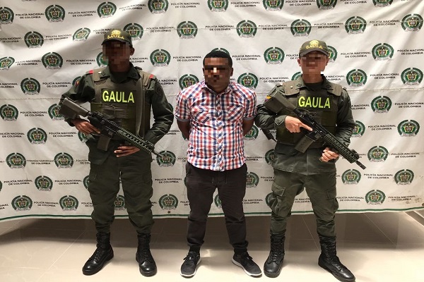 Capturamos-a-un-hombre-en-flagrancia-por-el-delito-de-extorsión Capturamos-a-un-hombre-en-flagrancia-por-el-delito-de-extorsión