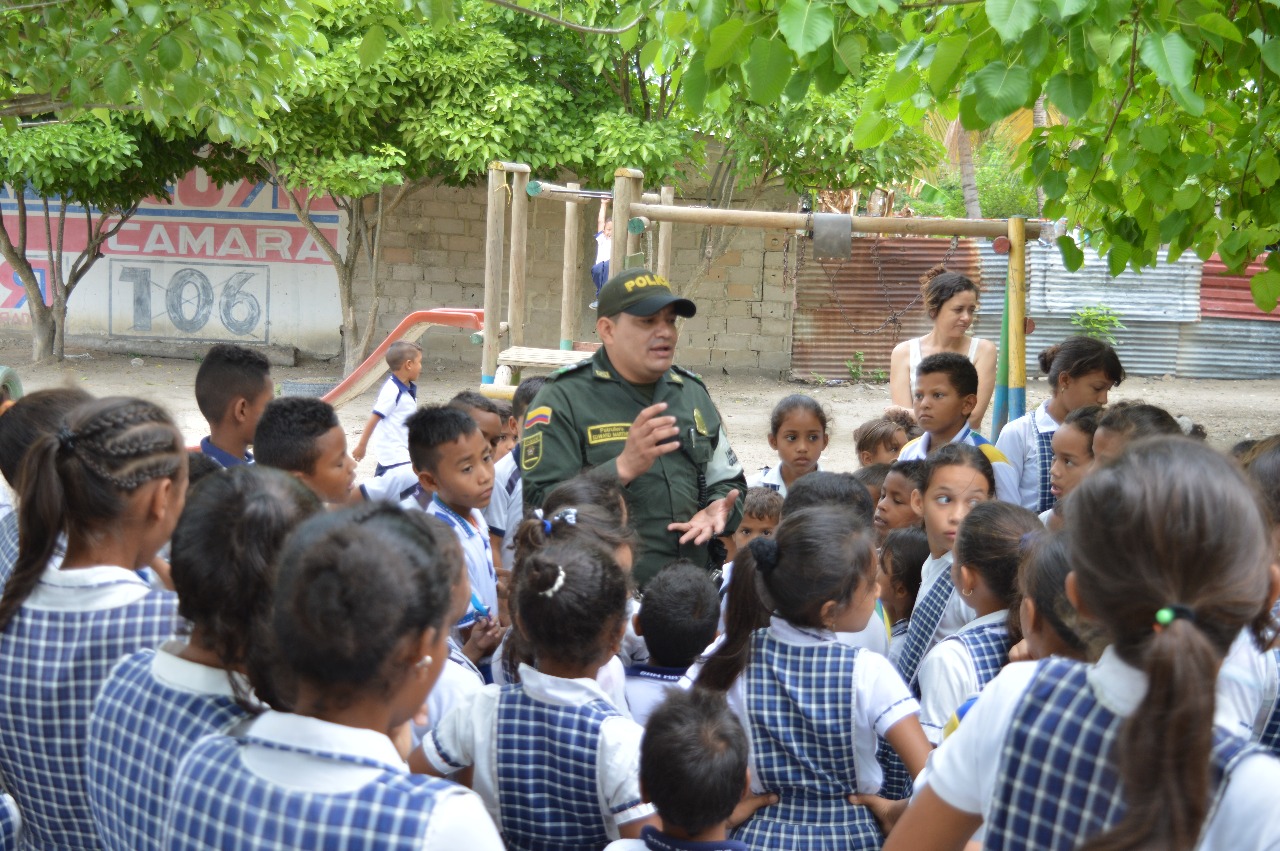 Acompañamiento especial a estudiantes en bolívar. La Policía Nacional activó los dispositivos de seguridad para garantizar el “regreso a clases” de niños, niñas y adolescentes