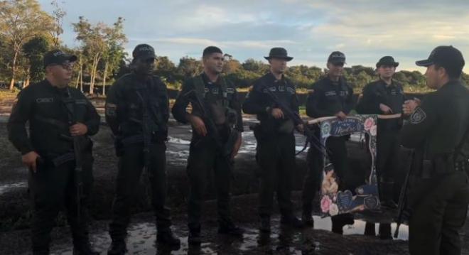 En la imagen se observa a los uniformados reunidos durante una formación institucional, donde se impartieron lineamientos y recomendaciones para fortalecer el servicio policial y la seguridad en Puerto Santander 