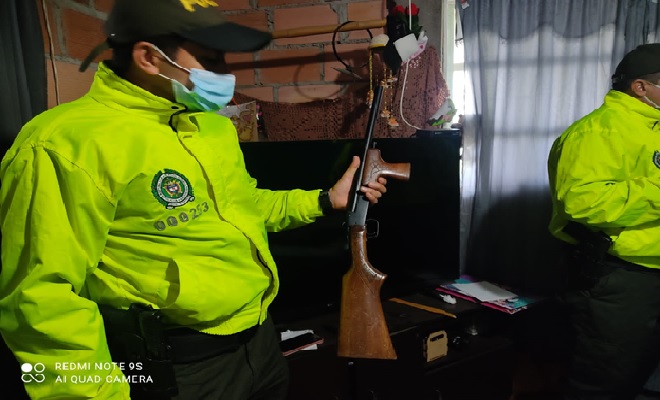 En registro y allanamiento le hallaron un arma de fuego  En registro y allanamiento le hallaron un arma de fuego