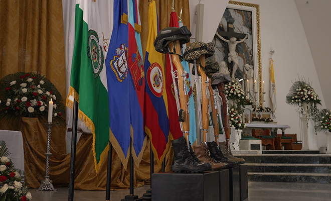 s&iacute;mbolos en homenaje a los miembros de las fuerzas militares