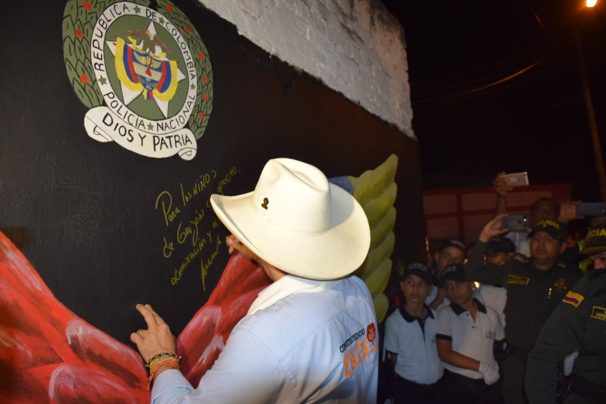 Presidente Ivan Duque deja mensaje en mural de Garzón  mural_ángeles_de_vida_pactos_de_paz_Policía_Huila_Garzón_Presidente_Ivan Duque