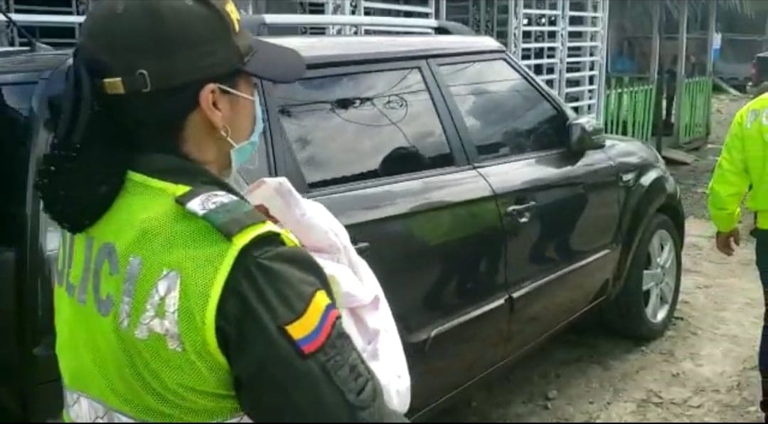 Gaula_rescata la bebe y la traslada al centro hospitalario Gaula_rescata la bebe y la traslada al centro hospitalario