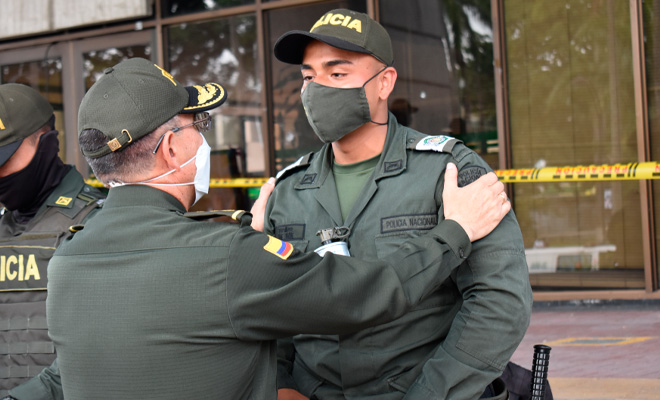 Alineados con la misionalidad institucional exaltamos el Honor de Ser Policía Alineados con la misionalidad institucional exaltamos el Honor de Ser Policía