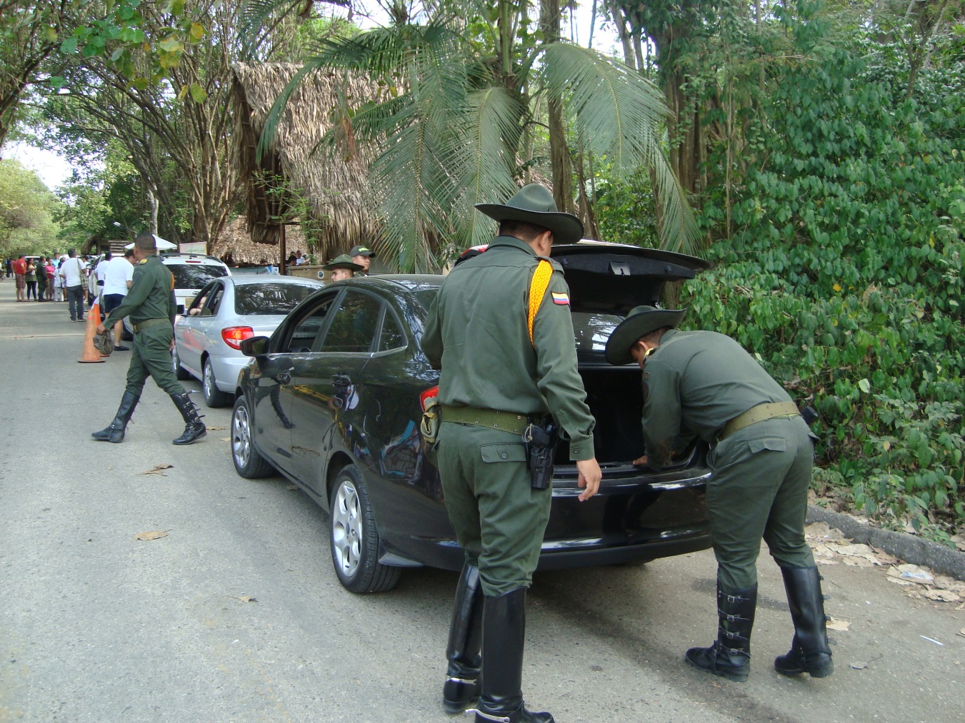 Policía Carabineros Control entrada y salida vehículos