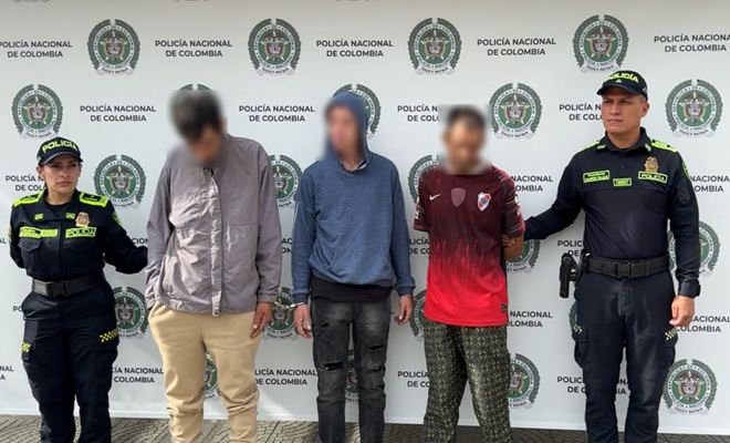 Dos policías y tres capturados por hurto