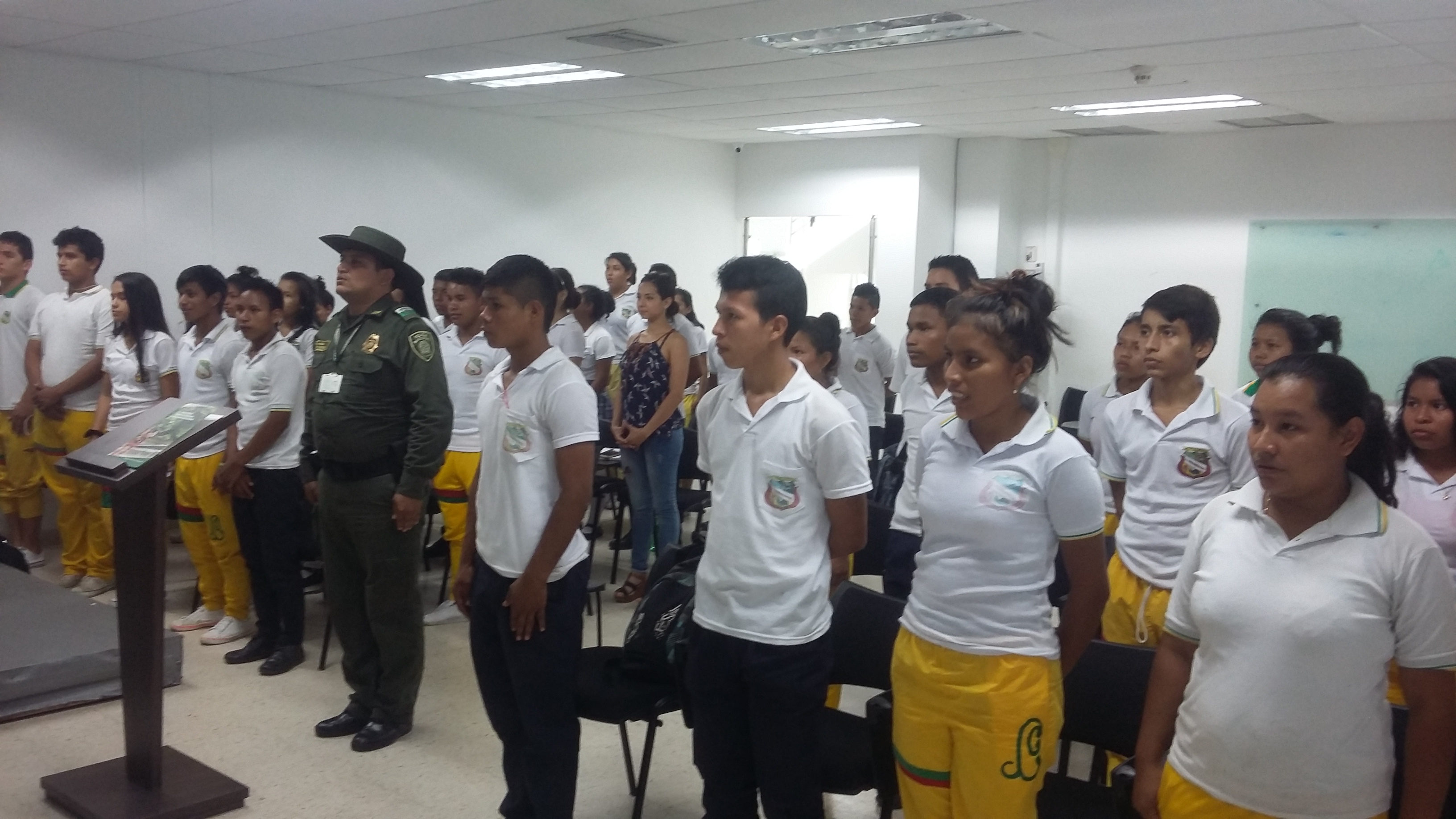 compromiso ambiental de  la Policía Nacional con el lanzamiento del grupo   "amigos de la naturaleza" lanzamiento del grupo  amigos de la naturaleza en Inírida