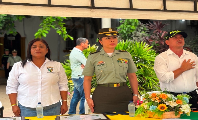 Se llevó a cabo la tradicional ofrenda floral, un homenaje solemne en memoria de quienes contribuyeron al proceso de independencia de Colombia 