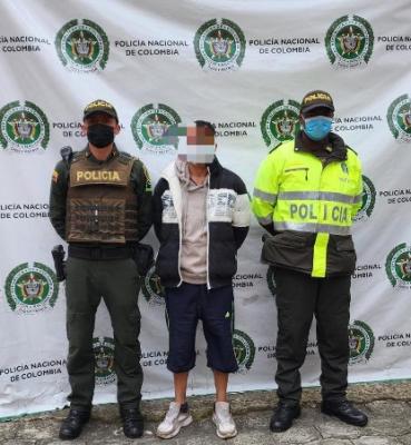 Con cámaras de seguridad se capturó a presunto  delincuente  en el potrerillo Varios testigos señalaron al capturado de cometer varios ilícitos en central de abastos.