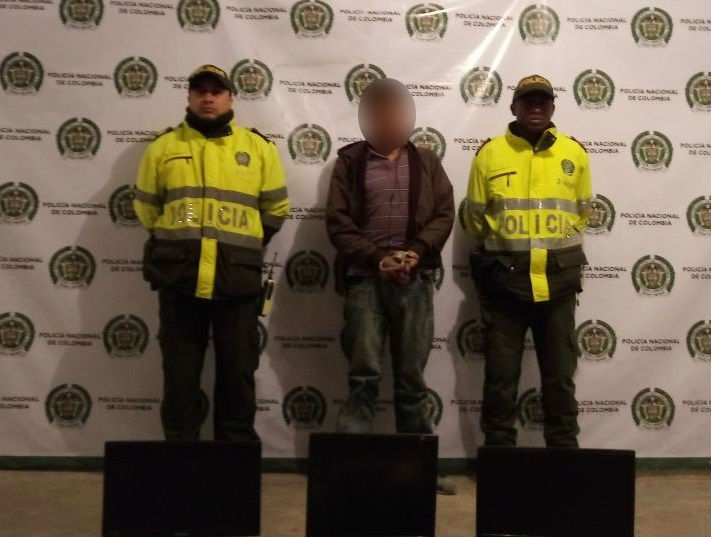 Capturado reciclador mientras hurtaba establecimiento de giros El hecho se registró en horas de la madrugada