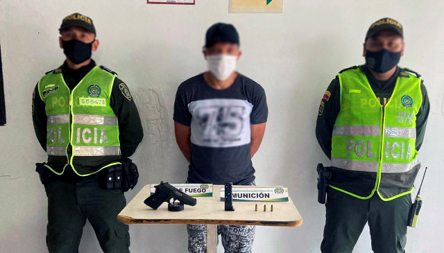Ejecutamos-ofensiva-en-contra-de-diferentes-delitos-en-el-área-metropolitana-de-Pereira Fueron-incautadas-armas-de-fuego-cargadores-munición-y-una-motocicleta-en-los-procedimientos-realizados