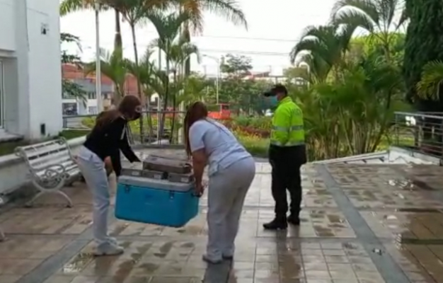 La-Policía-Nacional-en-Pereira-garantiza-la-seguridad-de-la-vacunación-contra-el-COVID-19  Recomendamos-a-la-ciudadanía-del-área-metropolitana-de-Pereira-respetar-los-protocolos-de-bioseguridad