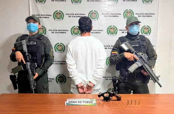 Siete capturas por el delito de fabricación, tráfico o porte de armas de fuego o municiones Capturados con armas de fuego y municiones.