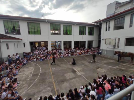 Con diferentes actividades, con nuestros niños, niñas y adolescentes, fortalecemos los derechos humanos Estas actividades se llevan a cabo diferentes claustros educativos del área metropolitana de Pereira