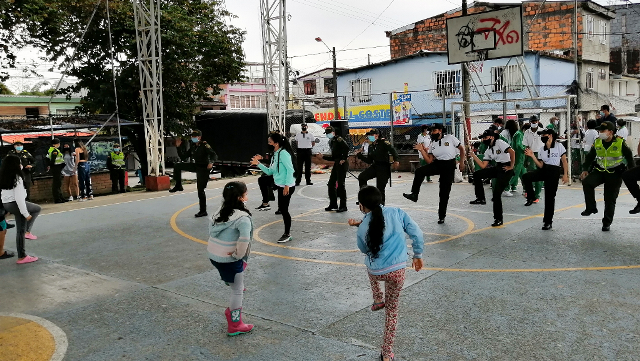 Debemos-rodear-a-nuestros-niños-y-niñas-de-cariño-y-comprensión Celebramos-el-día-de-la-niñez-en-el-área-metropolitana-de-Pereira