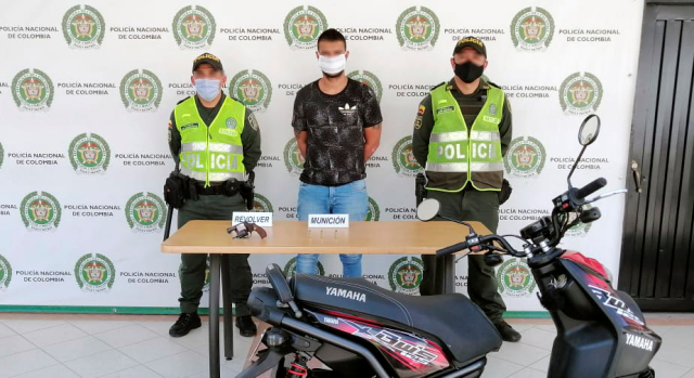 Ejecutamos-ofensiva-en-contra-de-diferentes-delitos-en-el-área-metropolitana-de-Pereira Fueron-incautadas-armas-de-fuego-cargadores-munición-y-una-motocicleta-en-los-procedimientos-realizados
