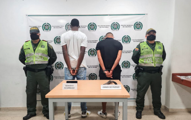 En-Pereira-capturamos-tres-hombres-por-el-delito-de-hurto-y-es-incautada-un-arma-de-fuego-ilegal Tres-celulares-y-un-arma-de-fuego-fueron-recuperados-e-incautados-mediante-reacción-policial-en-el-barrio-Jardín