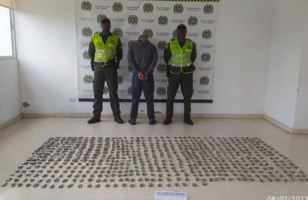 Son capturados dos hombres por tráfico de estupefacientes en zonas rurales de la capital risaraldense Un hombre es capturado en la vereda Canceles con varias dosis de marihuana