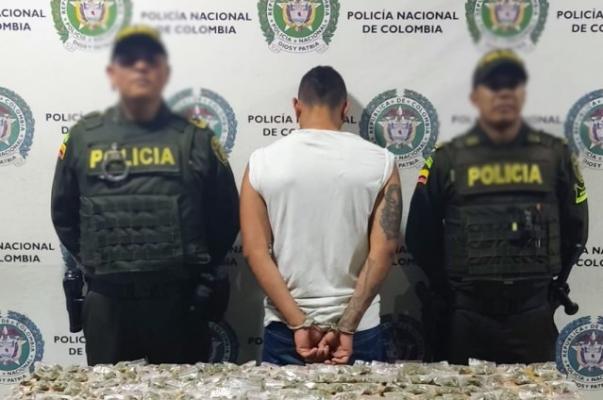 Capturado por porte de estupefacientes  Capturado por porte de estupefacientes