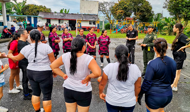 Grupo Mujer, Familia y Género  Grupo Mujer, Familia y Género