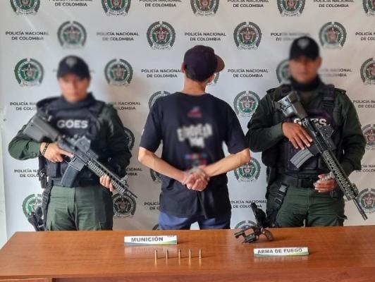 Ofensiva en contra del homicidio y las armas ilegales en los municipios de Pereira y Dosquebradas En el municipio de Dosquebradas se movilizaba con un arma de fuego tipo pistola