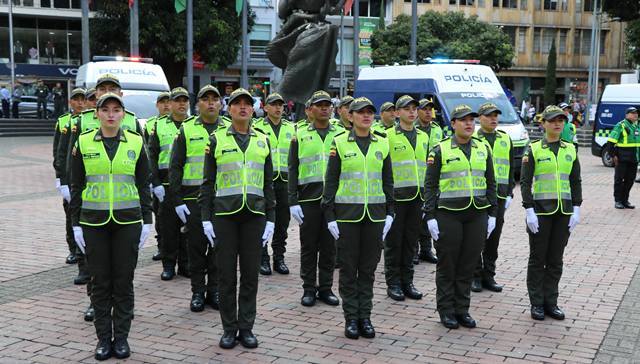 90 mujeres y hombres Policías valientes 90 mujeres y hombres Policías valientes