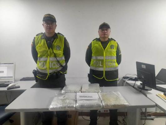 Por tráfico de estupefacientes en la ciudad de Pereira, son capturados un adulto y un adolescente Aprehendido adolescente con marihuana en el sector de Cerritos