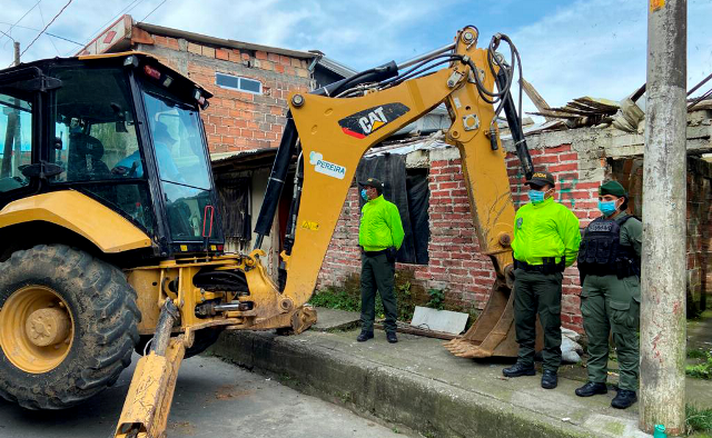 Realizamos-la-demolición-de-una-vivienda-en-el-barrio-Matecaña-de-la-capital-risaraldense Bien-inmueble-utilizado-para-el-consumo-de-sustancias-estupefacientes-y-el-planeamiento-de-actividades-delictivas