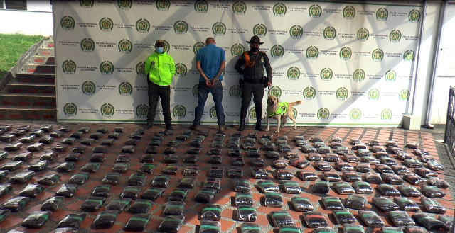 Le hacemos frente al tráfico de sustancias alucinógenas Incautamos-374-kilos-de-marihuana-ocultos-en-un-cultivo-de-frutas-y-verduras